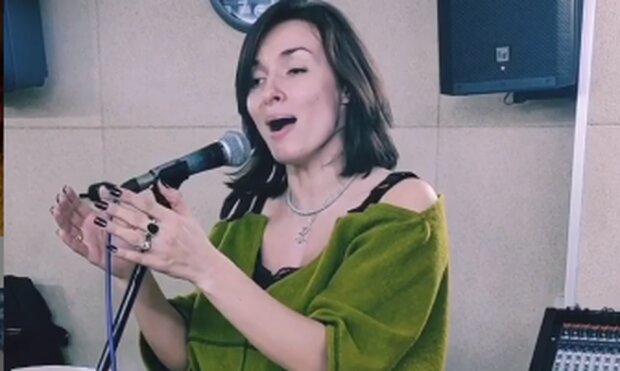 Певица Надя Мейхер поразила поклонников естественной красотой. Фото: скрин Instagram