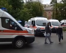 Людей привозят пачками, а медики массово увольняются: стало известно, что происходит в больницах Киева