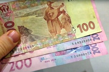 Гривні. Фото: скріншот Youtube-відео