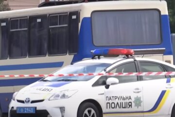 Автобус с заложниками в Луцке. Фото: скриншот YouTube.