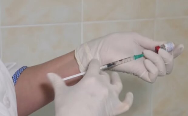 Вакцинація. Фото: скріншот Youtube