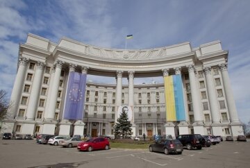 В Киеве под МЗС заметили необычное зрелище