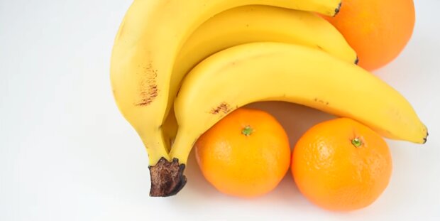 Бананы и апельсины. Фото: YouTube