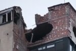 Разрушенная многоэтажка в Киеве. Фото: скрин видео РБК