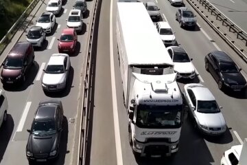 Автомобілі. Фото: скріншот YouTube