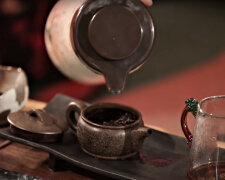 Чай. Фото: скриншот YouTube-видео.