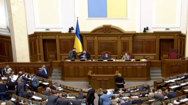 Нищие учителя и пенсионеры одобрят: нардепы озвучили желаемые зарплаты – лучше присядьте