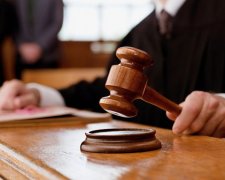 Моральный ущерб на миллион: 1+1 подали в суд на Порошенко