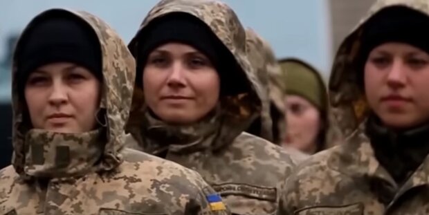 Женщины-военнослужащие. Фото: скриншот YouTube-видео