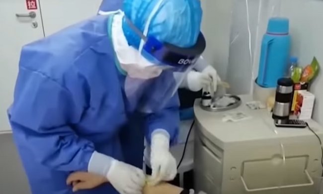 Лечение от COVID-19 в Украине обходится в десятки тысяч гривен. Фото: скриншот YouTube
