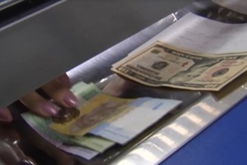 Курс доллара. Фото: скрин видео канала 1+1