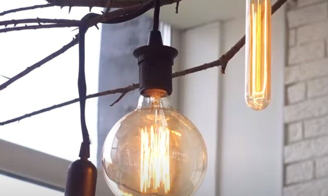 Лампочки. Фото: скріншот YouTube-відео