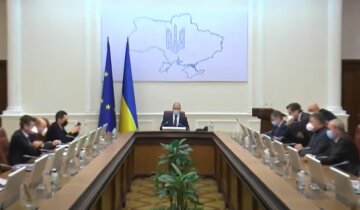 Кабинет министров внес изменения в госбюджет. Фото: скриншот YouTube
