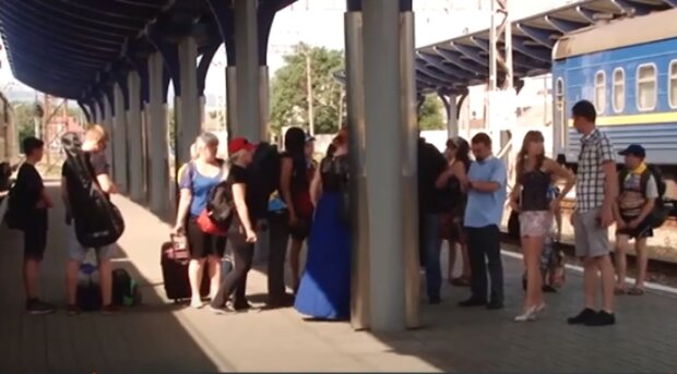 Железнодорожный вокзал в Украине. Фото: скриншот YouTube-видео