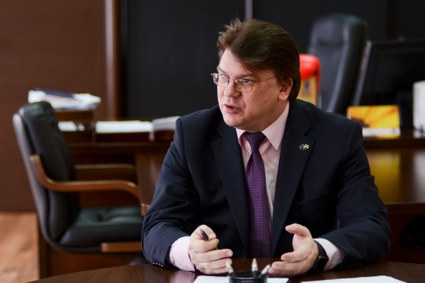 Министр Игорь Жданов украл огромную сумму из бюджета. Уже объявил тендер на разработку доклада для Зеленского за 105 тысяч гривен