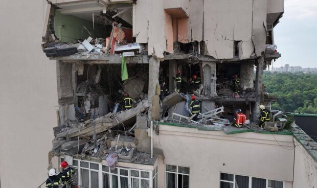 Разрушенный дом в Киеве. Фото: ГСЧС Украины