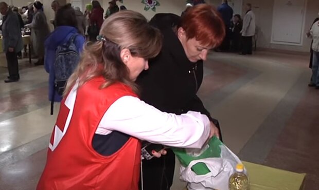 Допомога від Червоного Хреста. Фото: скріншот YouTube-відео