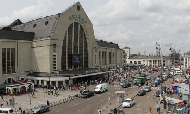 Побольше бы таких людей: киевлянин помог нацгвардейцу отбиться от толпы цыганок