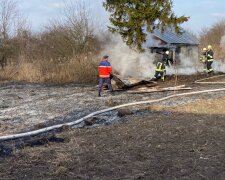 Наслідки спалювання трави та листя. Фото ДСНС