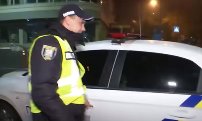 Співробітник поліції. Фото: скріншот YouTube-відео