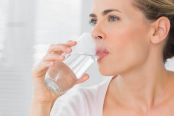 Специалисты раскрыли секрет омолаживания водой. Фото: скриншот YouTube