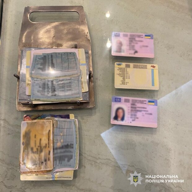 вилучені речові докази у справі про підробку водійських документів БЕБ