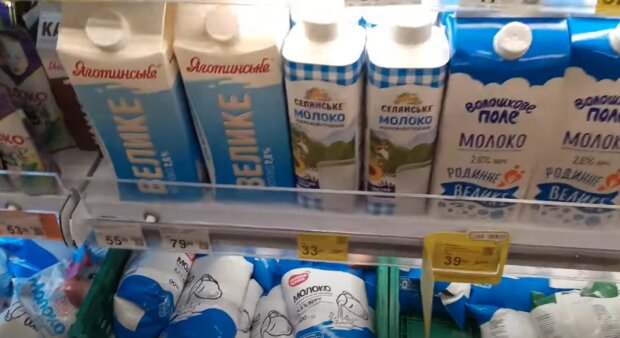 Продаж молока. Фото: скрін відео