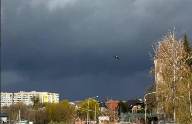 Град и ураганный ветер: непогода натворила беды во многих областях