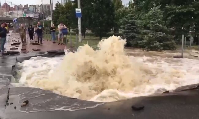 Прорыв труб.  Фото: скриншот YouTube-видео