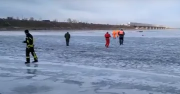 Лед на Днепре. Фото: скриншот YouTube