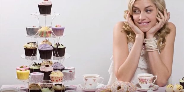 Диетолог развенчала мифы о сахаре и похудении. Фото: скриншот YouTube
