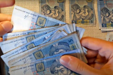 Гривні. Фото: скріншот YouTube-відео