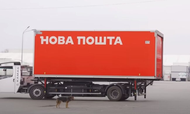 Автомобіль Нової пошти. Фото: скріншот YouTube-відео