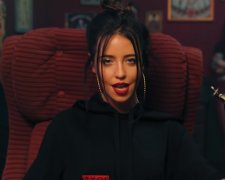 Надя Дорофеева, кадр из клипа группы "Время и Стекло" - "ЛОХ"