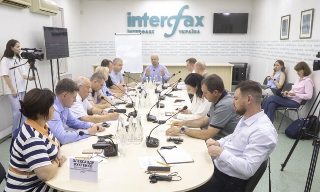 Обсуждение продажи лекарств на АЗС, круглый стол