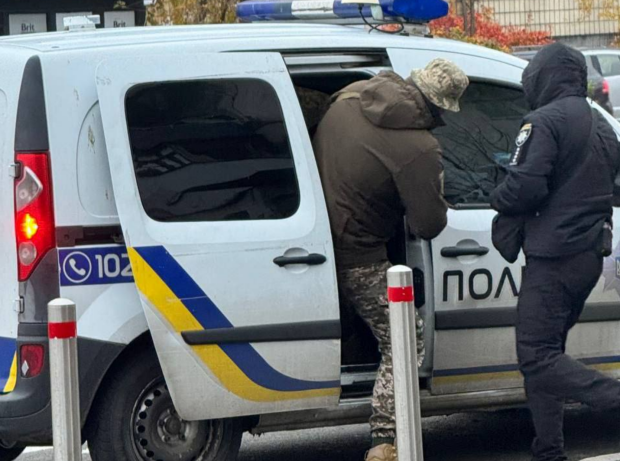 ТЦК у Києві напали на авто, розбивали та стріляли - що сталося