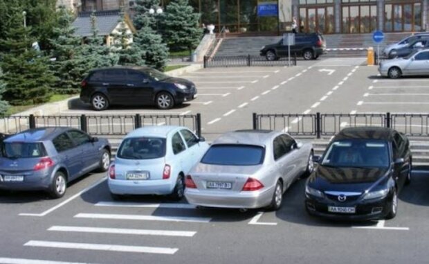 В Киеве новые правила парковки: коснется всех водителей