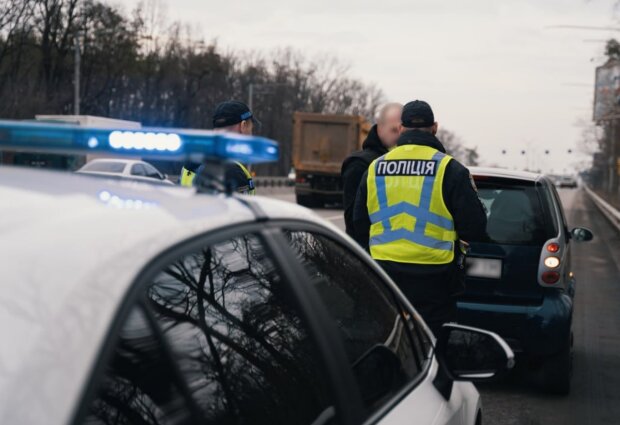 Де не можна гальмувати, щоби не отримати штраф. Фото: Патрульна поліція Києва