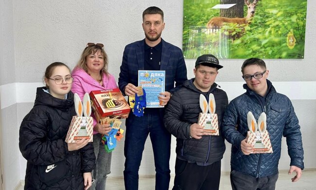 "Сонячні" гості в екоінспекції: як дитячі усмішки та різнокольорові шкарпетки об’єднали житомирських екологів