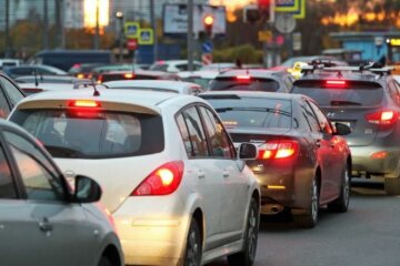В Киеве перекроют дорогу у станции метро: до понедельника не проехать, подробности