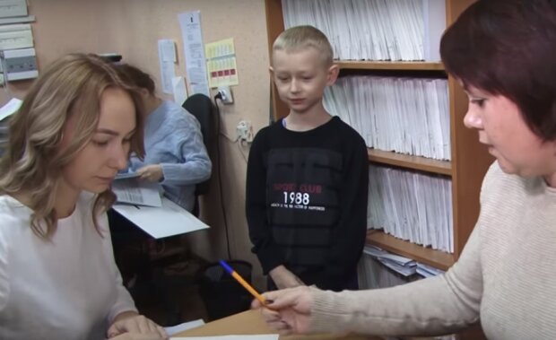 В Украине меняют систему соцпомощи. Фото: скриншот YouTube