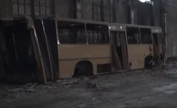 Заброшенный автобус в Украине. Фото: скриншот YouTube