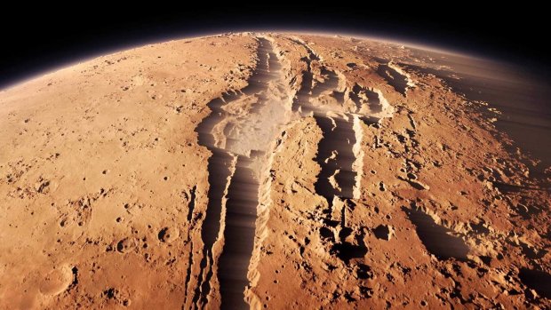 Астрономы показали "бирюзовый глаз" Марса: как выглядит загадочный кратер