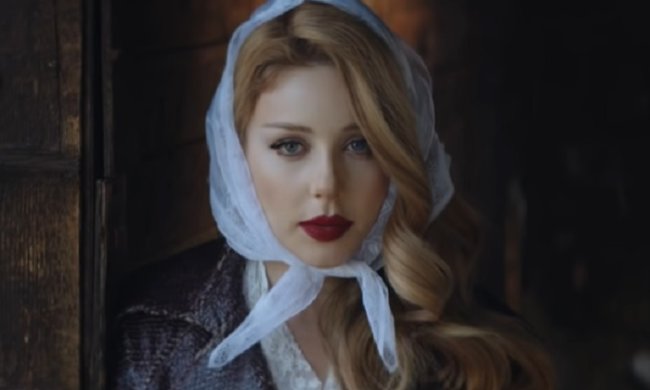 Тина Кароль. Кадр из клипа "Сдаться ты всегда успеешь"