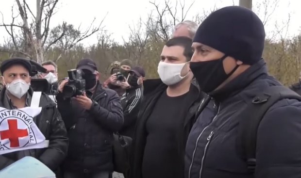 Четверо боевиков отказались возвращаться в "Л\ДНР". Фото: скриншот YouTube