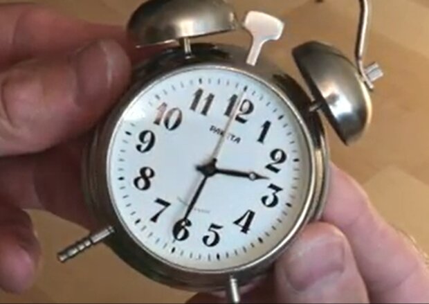 Годинник. Фото: скріншот YouTube-відео