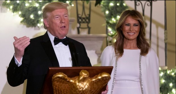 Мелания и Дональд Трамп на рождественском балу в Белом доме, фото: Daily Mail.