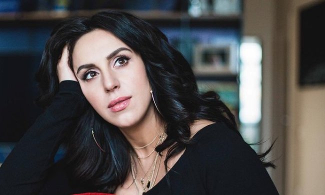 Джамала похвасталась стильным нарядом от украинского дизайнера: вся в цветах (фото)