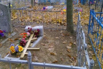 Ребенок поссорился с одноклассниками и разгромил могилы, чтобы отвлечься