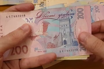 Гроші. Фото: скріншот YouTube-відео